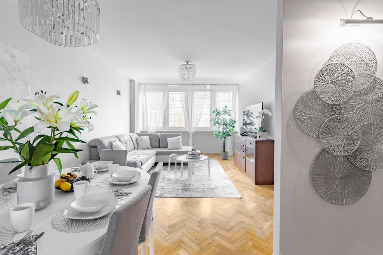 Hala Mirowska Apartments Varşovia Exterior foto