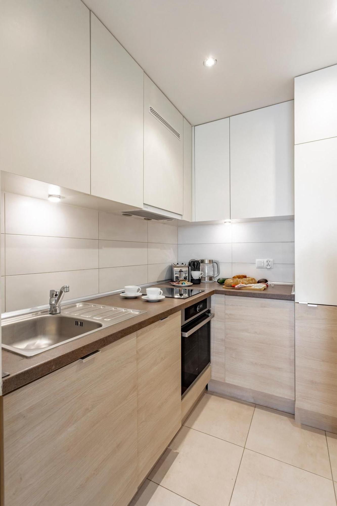 Hala Mirowska Apartments Varşovia Cameră foto